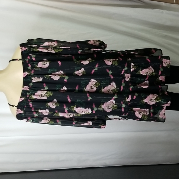 AQUA COLD SHOULDER FLORAL PRINT DRESS IN BLACK FLORAL SIZE SMALL - Picture 5 of 8